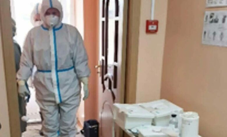 وفاة عاملة مختبر بالطاعون في روسيا تعزل 189 شخصًا.. والنوع لم يُكشف