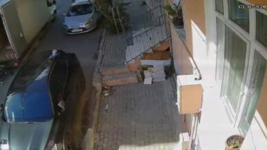 شاحنة صغيرة تقتل مسنّة في إسطنبول التركية.. وكاميرا ترصد لحظات الدهس