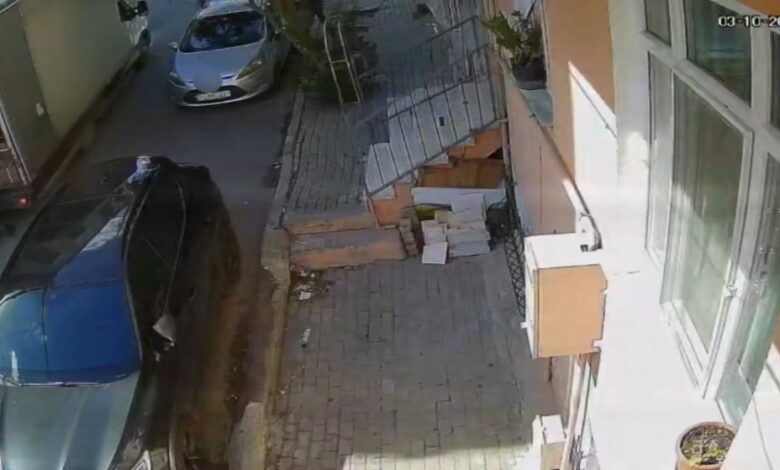 شاحنة صغيرة تقتل مسنّة في إسطنبول التركية.. وكاميرا ترصد لحظات الدهس