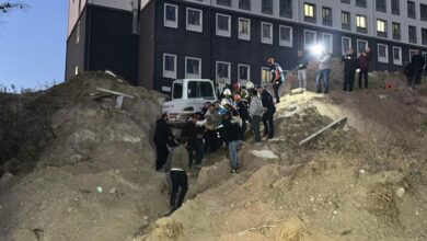إنقاذ عاملين إيرانيين بعد انهيار ترابي في موقع بناء جامعة تركية بجناق قلعة