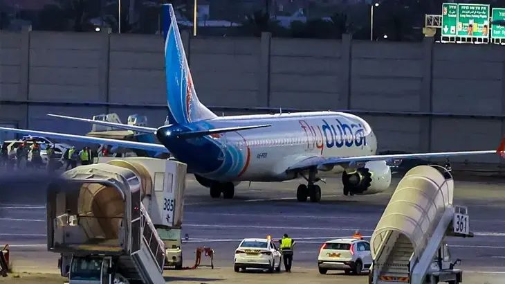 هآرتس: إسرائيل تسلّمت قائمة طاقم فلاي دبي مسبقًا رغم وجود مساعد طيار عُماني