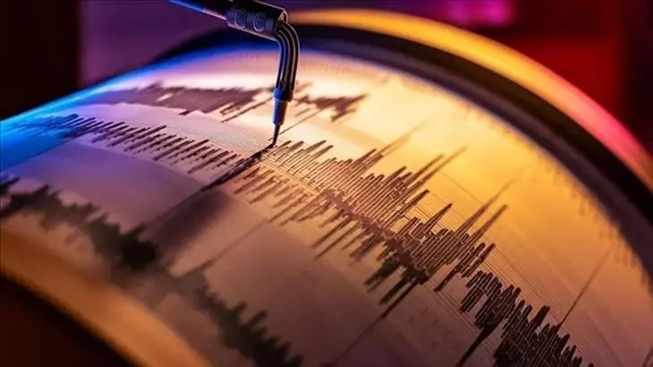 زلزال بقوة 4.4 يضرب بحر إيجه فجرًا على عمق 6.73 كيلومترًا