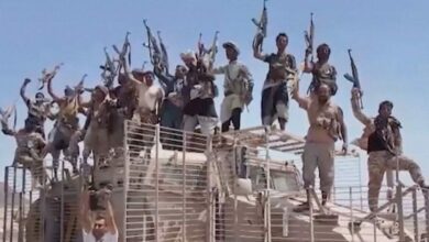 أربع طائرات أسلحة تصل عدن من باكستان.. وتقارير عن مستشارين عسكريين
