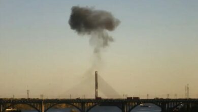 روسيا تضرب جسرين رئيسيين في كييف.. والبعثات الغربية تبحث عن وجهة بديلة