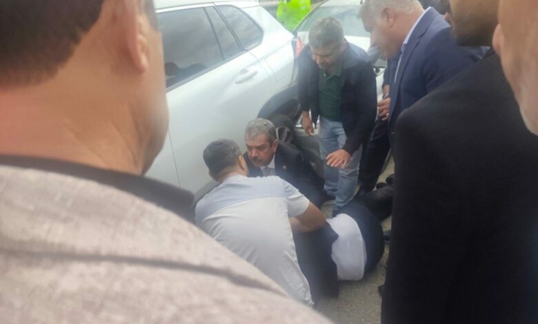حادث متسلسل في موكب رئيس بلدية بالو يصيب 4 أشخاص.. ونائب طبيب يتولى إسعافهم قبل وصول سيارات الإسعاف