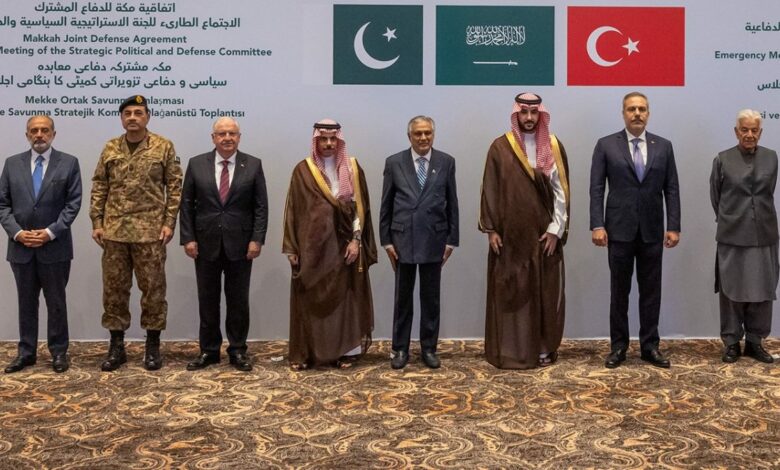 وزيرا الخارجية والدفاع ورئيس الأركان التركي يجتمعون في الرياض ضمن «اتفاق مكة»