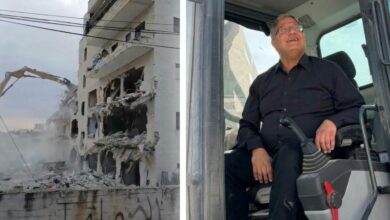 بن غفير يشارك في هدم مبنى بالقدس الشرقية ويعتلي جرافة بعد تشريد 70 فلسطينيًا