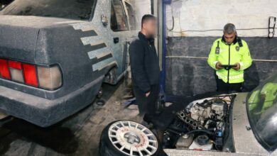 سائق يفكك سيارته خلال 15 دقيقة بعد التفحيط.. وحرارة ماء المبرد تفضحه في نيفشهير التركية