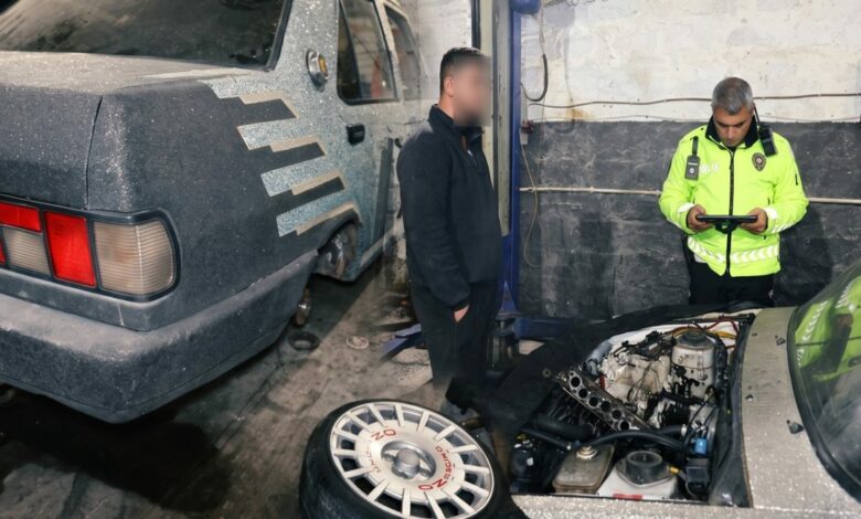 سائق يفكك سيارته خلال 15 دقيقة بعد التفحيط.. وحرارة ماء المبرد تفضحه في نيفشهير التركية