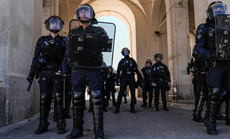 احتجاجات طلابية في فرنسا تتحول إلى تحرك إيراني بعد إصابة 800 شخص