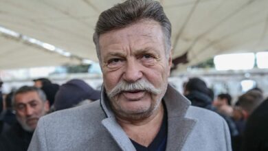 ممثل تركي يدخل المستشفى بالتهاب القصبات.. ومن سريره ينعى زميله الراحل