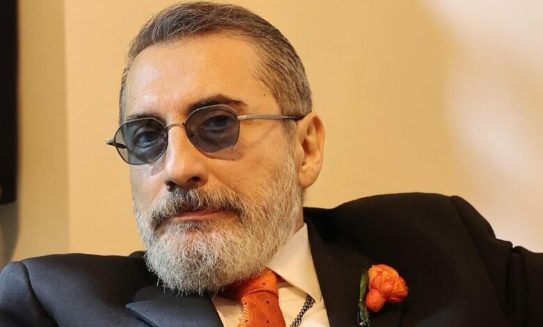 بعد علاج منزلي.. سونر أولغون يعود إلى العناية المركزة موصولًا بجهاز التنفس