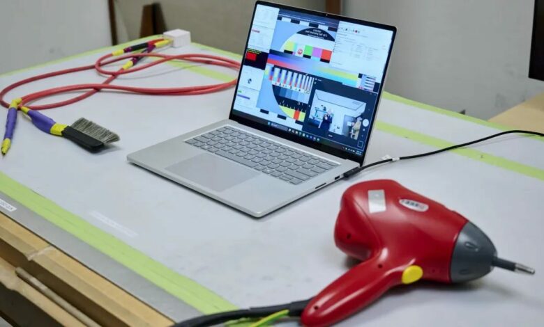 مايكروسوفت تنافس MacBook Pro بحاسوب Surface Laptop Ultra.. منفذ شحن خضع لـ300 تجربة