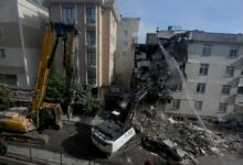 انهيار 3 طوابق من مبنى في إسطنبول.. إنقاذ 8 أشخاص وإغلاق 4 مبانٍ بعد وفاة اثنين