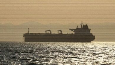 الحرس الثوري يعلن استهداف ناقلة غاز جنوب مضيق هرمز ويحذّر من ملاحقة السفن خارج المضيق