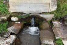 نبع غازي في أكسراي يجذب الزوار لتعبئة المياه.. والسبب اعتقاد شعبي عن حصى الكلى