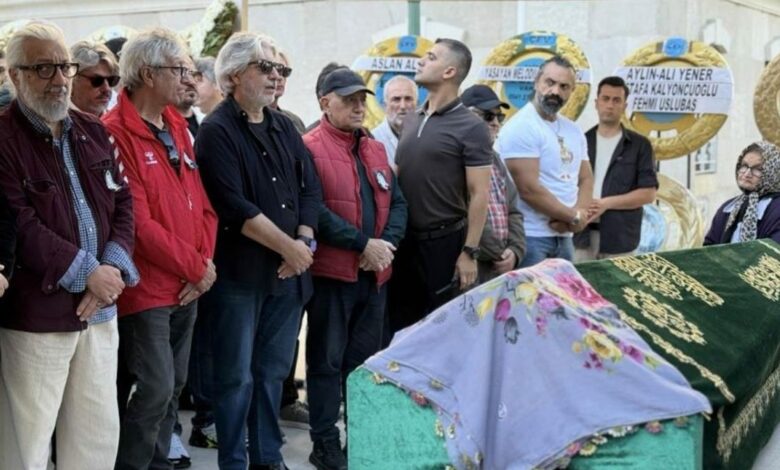 رحيل Necla Uygur عن 89 عاماً.. وداع مؤثر لزوجة نجم المسرح التركي في إسطنبول