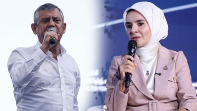 أوزغور أوزيل يعتذر لوالد وزيرة تركية بعد اتهامات بُنيت على تشابه أسماء