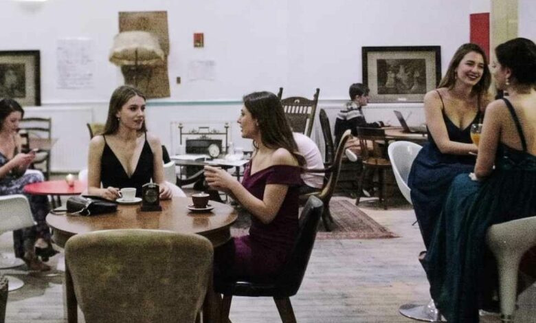 مقهى «زيفيربلات» في لندن يحاسب على الوقت لا الطعام.. فلماذا يواجه الإخلاء؟