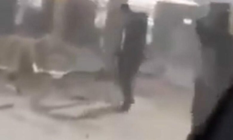 هجمات مطار الملك خالد توقف أنشطته مؤقتًا.. وقيود أميركية تطال الاقتراب من حدود اليمن