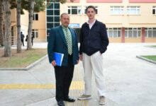أب تركي في الـ57 يحوّل مزحة مع ابنه إلى مقعد جامعي في الجامعة نفسها