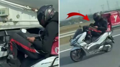 سائق توصيل يوجّه دراجته بقدميه على طريق إسطنبول السريع ويواصل استخدام هاتفه