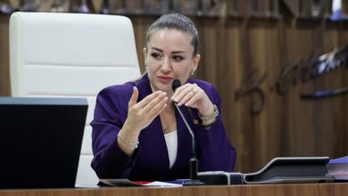 نائبة رئيس بلدية أنطاليا ترد على أنباء انتقالها إلى «العدالة والتنمية» بعد أسبوع مرهق