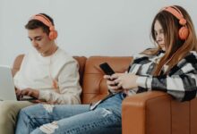 شابّة في لندن تكسب أكثر من 120 ألف جنيه سنويًا من قصّ المقاطع.. لماذا لا ينجح معظم العاملين؟