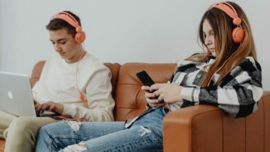 شابّة في لندن تكسب أكثر من 120 ألف جنيه سنويًا من قصّ المقاطع.. لماذا لا ينجح معظم العاملين؟