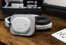 عرض يجمع سماعات Nothing Headphone A وألبوم شارلي إكس سي إكس بأقل من سعر السماعات وحدها
