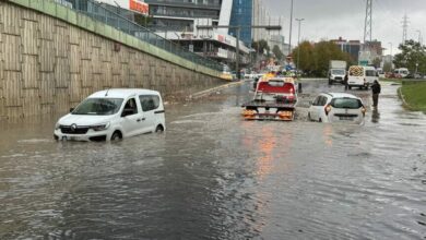 أمطار غزيرة تضرب إسطنبول التركية.. منازل ومحال تغمرها المياه ومركبات عالقة وإنقاذ شخص جرفته السيول