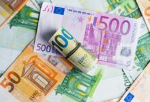 اليورو يهبط إلى أدنى مستوى منذ مايو 2025 مع اقتراب عوائد السندات الفرنسية من 5%