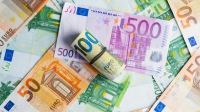اليورو يهبط إلى أدنى مستوى منذ مايو 2025 مع اقتراب عوائد السندات الفرنسية من 5%
