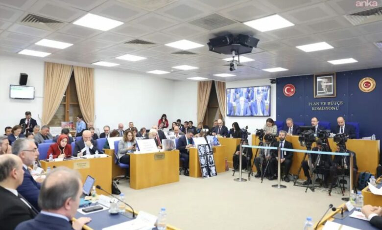 وزير المالية التركي يأذن بالتحقيق مع رئيس سابق لهيئة الأسواق.. ومشروع الصناديق يجتاز لجنة برلمانية