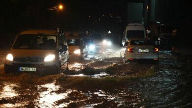 أمطار إسطنبول تقتل طفلًا وتشل الحركة.. لماذا أوقفت تركيا الدراسة؟