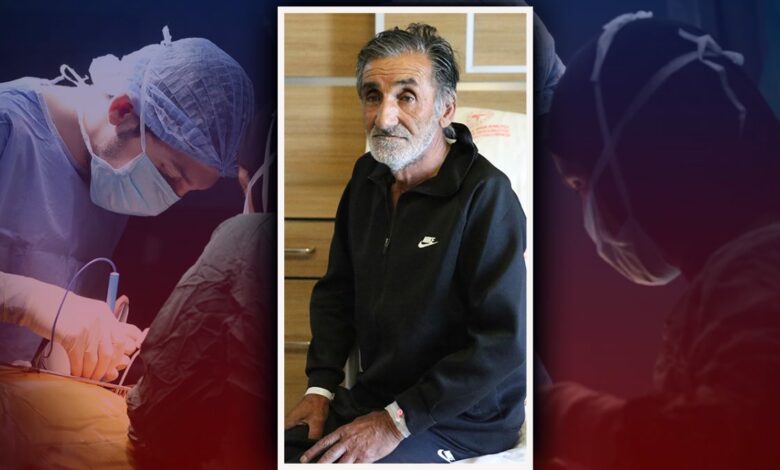 بعد أن كان يرفع قدمه بحبل.. رجل تركي يستعيد المشي إثر إزالة ورم نادر