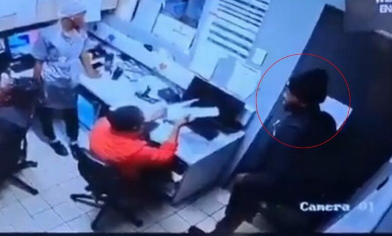 حضر اجتماع فصله مسلحًا.. موظف يقتل 3 مديرات داخل متجر بجنوب أفريقيا
