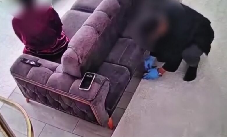 بقرار تفتيش مزيف.. منتحل صفة شرطي يسرق مالًا من منزل في أنطاليا وتكشفه 268 ساعة من الكاميرات