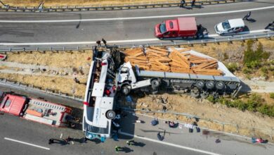 وفاة مصابة بعد 6 أيام من العلاج ترفع حصيلة قتلى حادث حافلة في مانيسا التركية إلى 12
