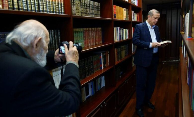 أردوغان يحيي ذكرى آرا غولر بعد 8 أعوام على وفاته