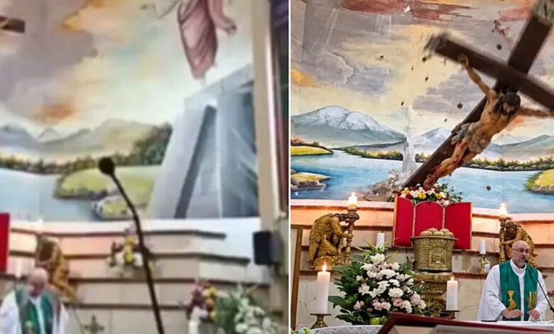 صليب خشبي سقط على كاهن فأرداه قتيلًا أثناء القداس في غواياكيل.. وسبب سقوطه مجهول