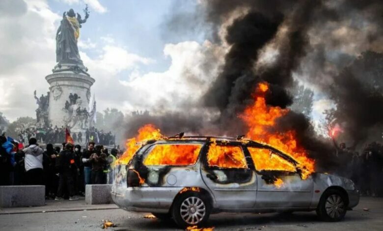 نهب وحريق وتوقيفات بالآلاف.. معارضون في فرنسا يطالبون وزير الداخلية بالاستقالة