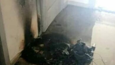 اشتعال مكنسة روبوتية في شقة روسية ينتهي بإنقاذ كلب اختبأ تحت الأريكة
