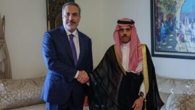 هجمات الحوثيين تقود اتصالًا بين وزيري خارجية تركيا والسعودية.. ماذا ناقشا؟