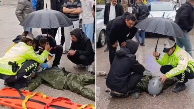 رفعت مظلتها فوق مصاب تحت المطر.. وزير الداخلية التركي يشيد بشرطية مرور