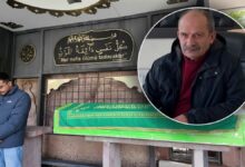 تشييع المعلم Ruhi Akpınar في Oltu بولاية Erzurum التركية بعد 9 أشهر من تقاعده