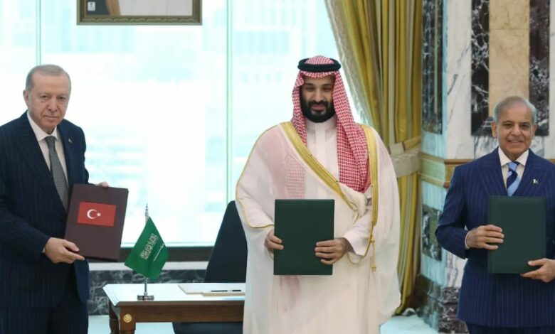 اتفاق مكة الدفاعي بين تركيا والسعودية وباكستان لا يتيح الانسحاب قبل 10 سنوات