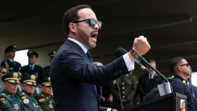 رئيس كولومبيا يأمر بهجوم شامل على «فارك» و«جيش التحرير الوطني» ويستهدف قياداتهما وتمويلهما