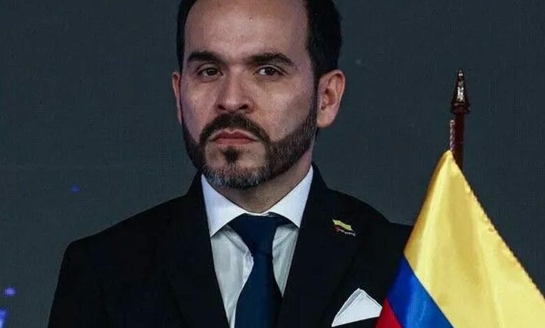 رئيس كولومبيا يأمر بهجوم شامل على «فارك» و«جيش التحرير الوطني» ويطالب بتسليم الرهائن