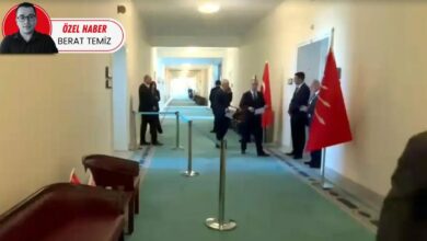 نائب برلماني تركي يفصل ممر مكتبه بشريط قبالة كليتشدار أوغلو.. والسبب المتداول زوار رئيس الحزب